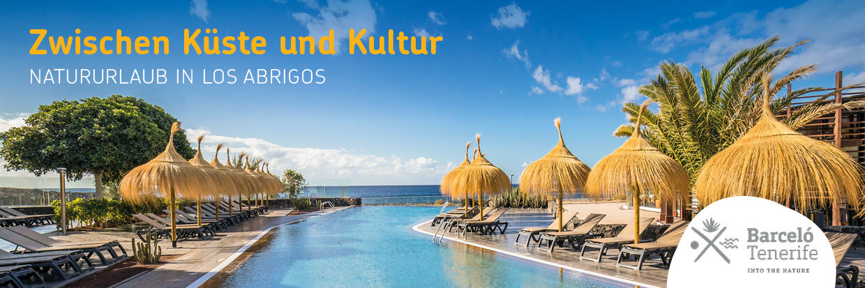 Pool mit mehreren Strohdach-Sonnenschirmen und Palmen am Rand, Text 'Zwischen Küste und Kultur NATURURLAUB IN LOS ABRIGOS', Logo 'Barceló Tenerife'.