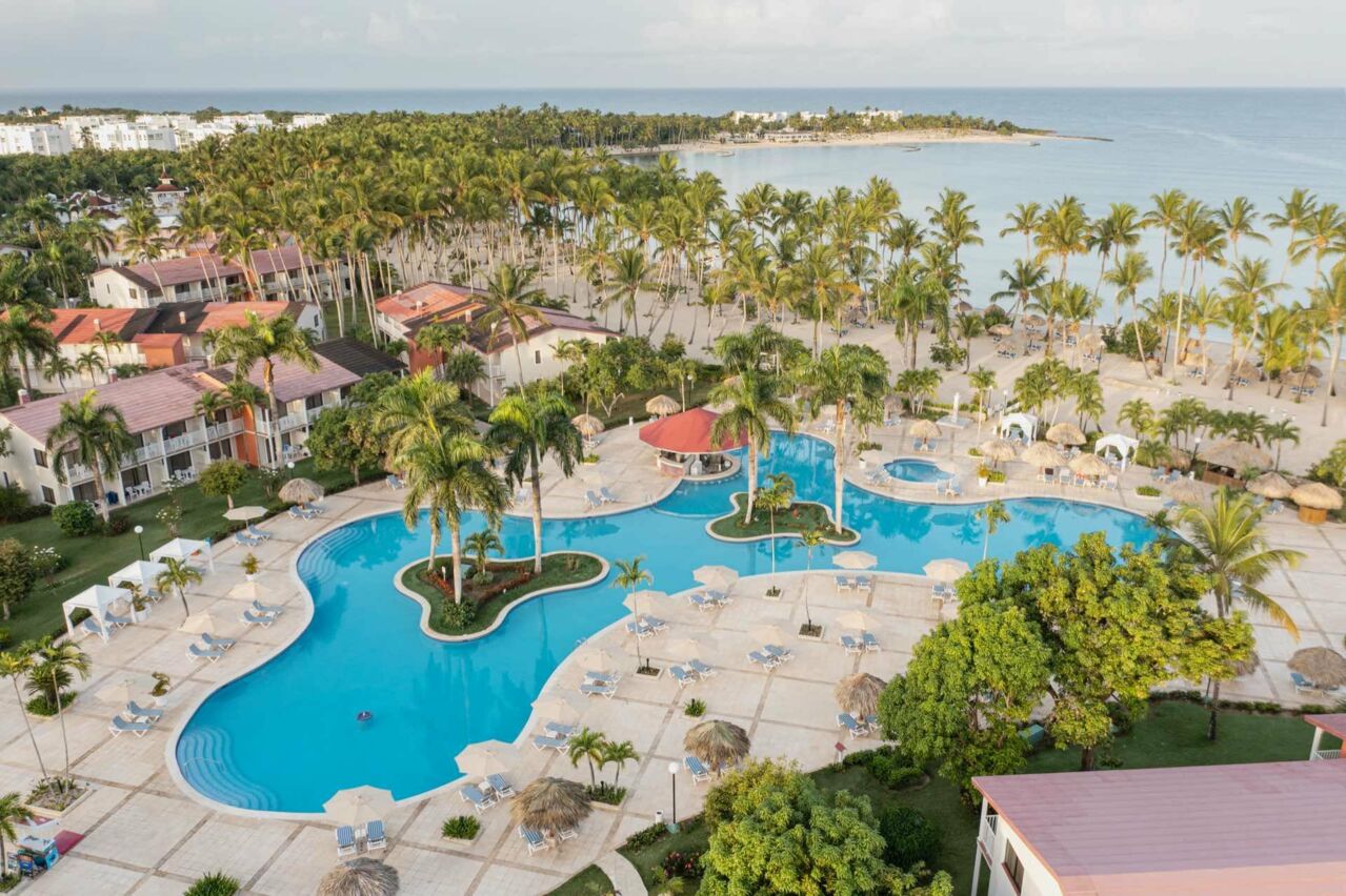 Großer Pool im Resort