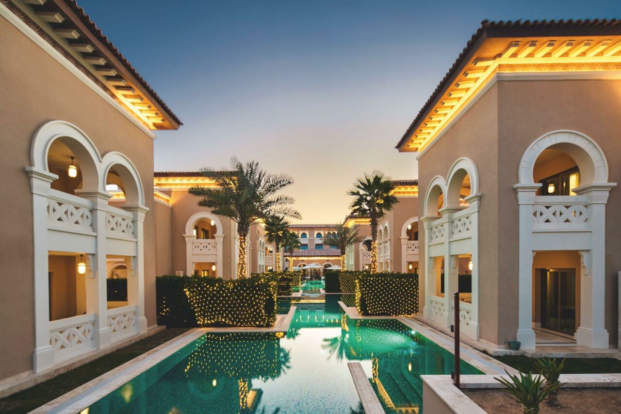 Luxuriöse Hotelanlage mit Pool
