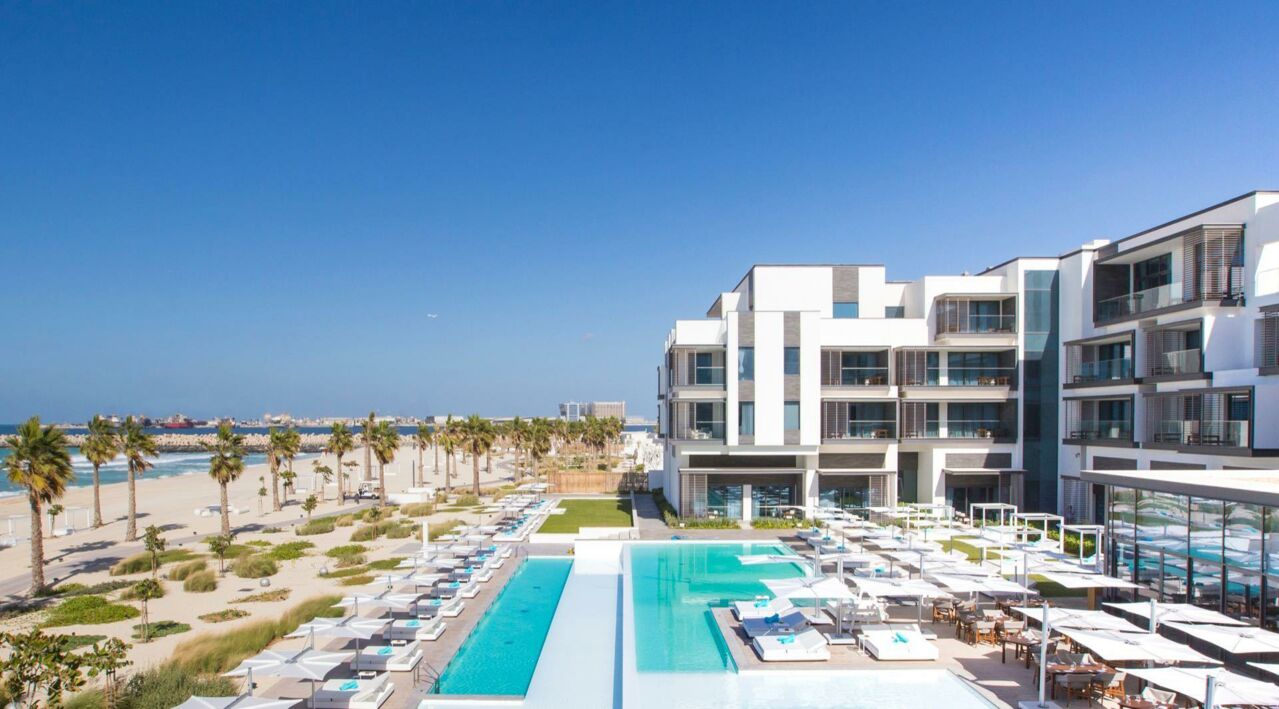 Modernes Hotel in direkter Strandlage