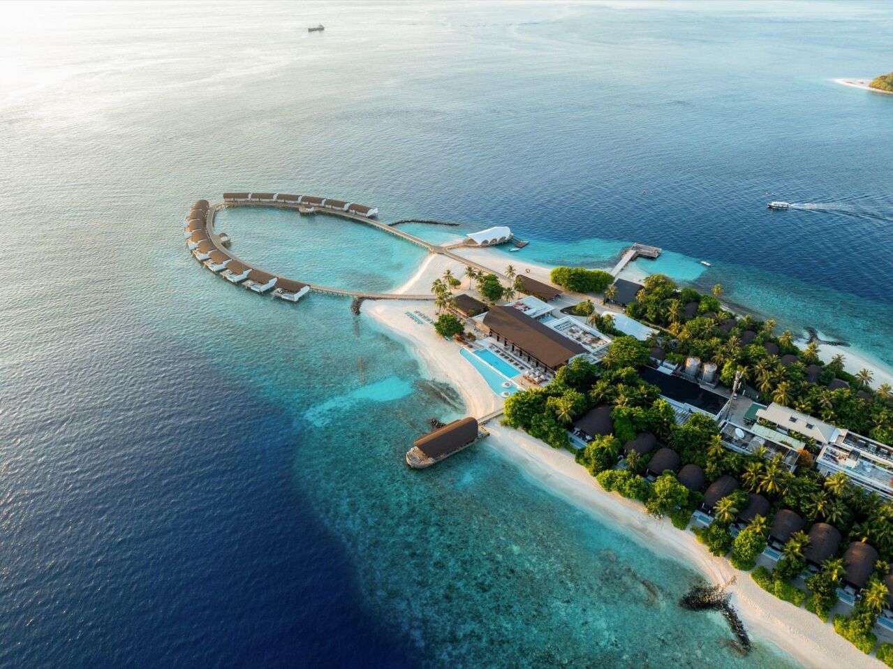 Luftaufnahme einer tropischen Insel mit Sandstränden