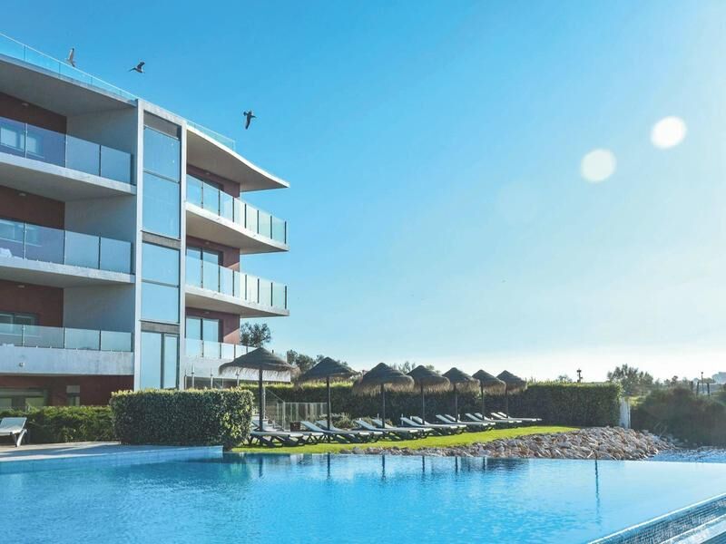 Poolanlage eines Hotels