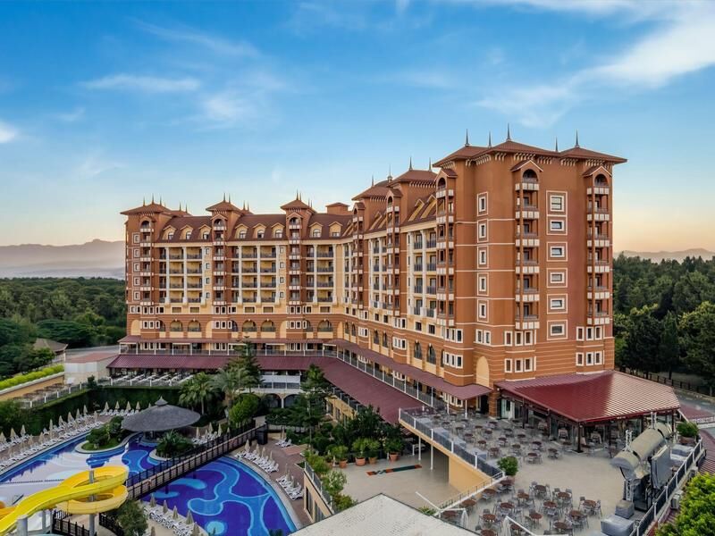 Hotelanlage mit Pool