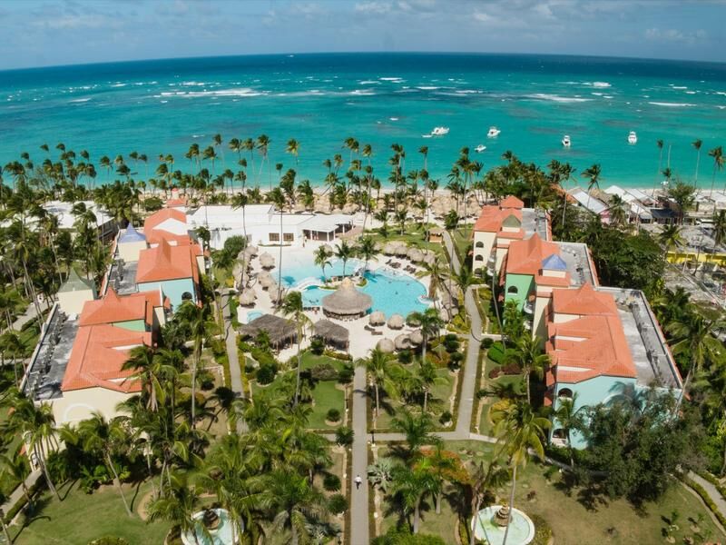 Luftaufnahme eines tropischen Resorts mit mehreren Gebäuden